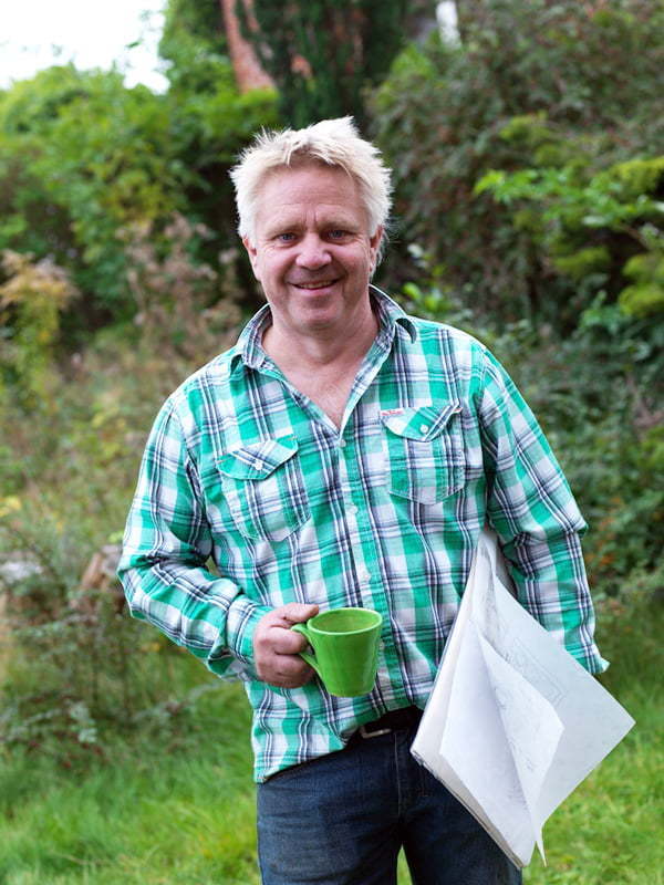 peter englander med en kopp kaffe